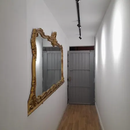 Nela's Share House Шкодер