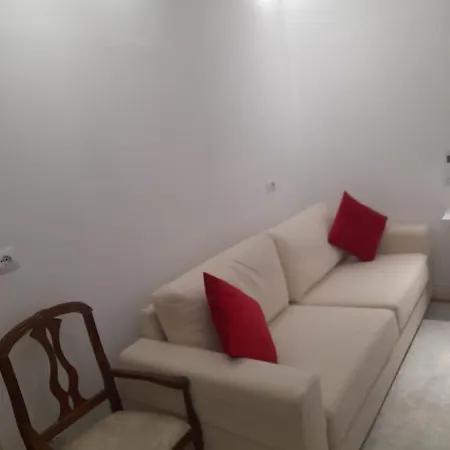 Проживание в семье Nela's Share House *